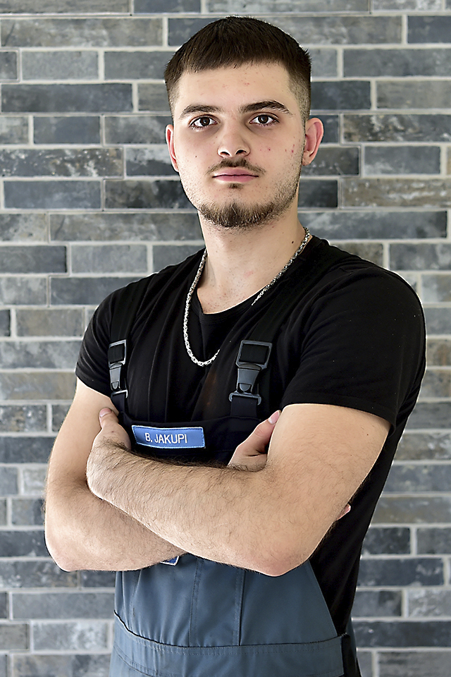Bleon Jakupi, Lernender